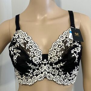 Wacoal NWT Black and White Underwire Lace Bra